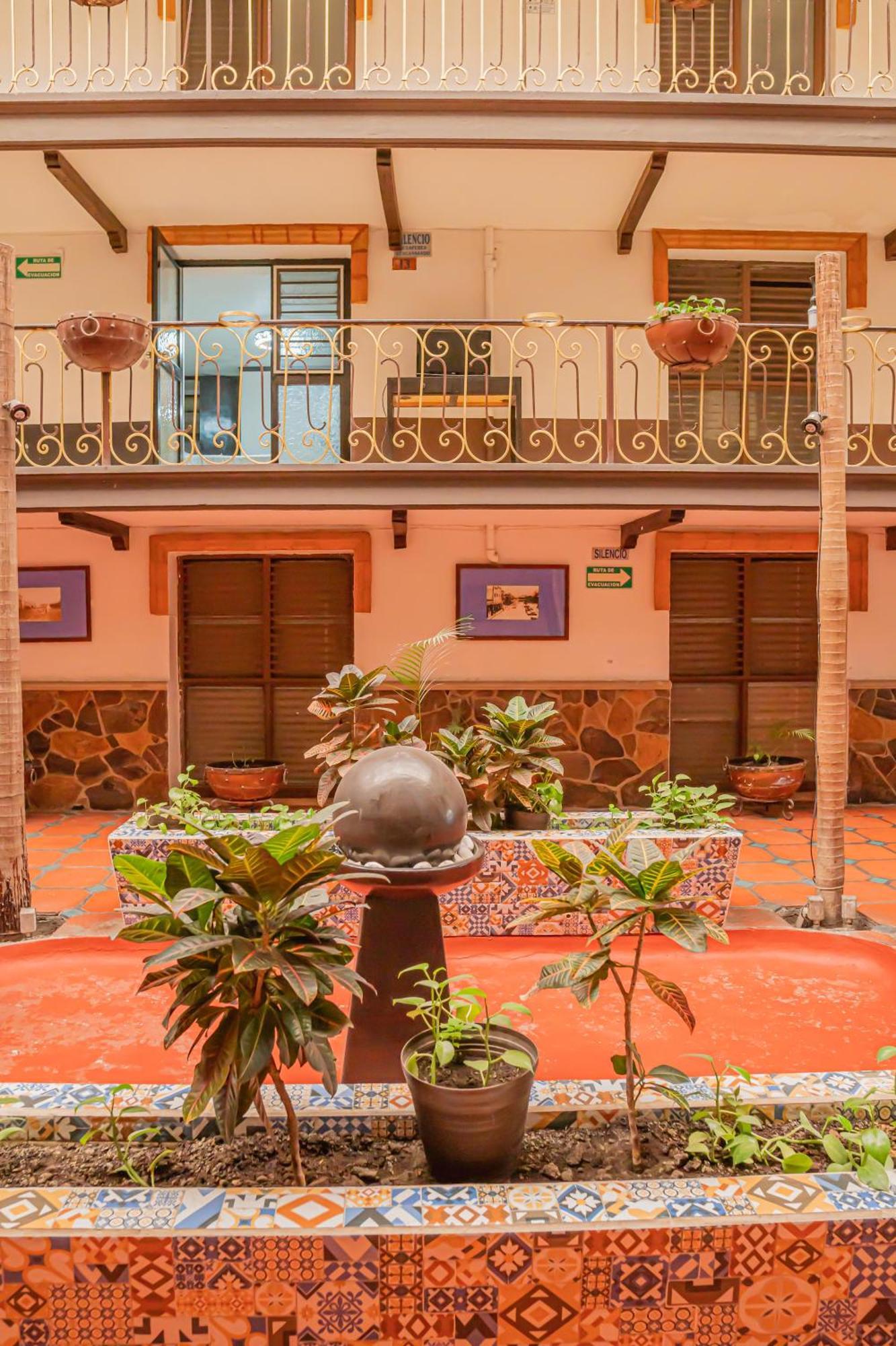 Hotel Zapotlan Ciudad Guzman Exterior photo