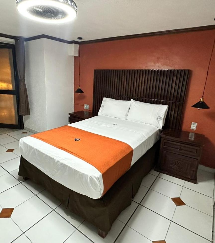 Hotel Zapotlan Ciudad Guzman Exterior photo